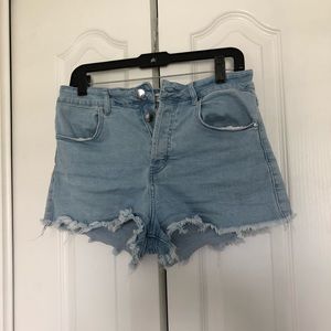 Frayed denim shorts